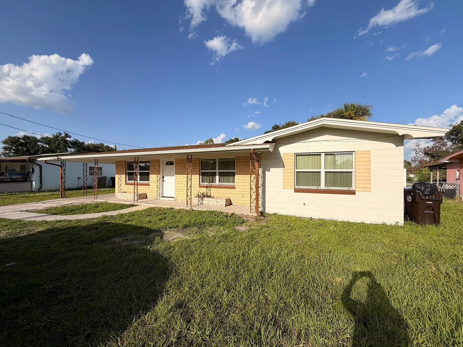 3 bed, 1200 sqft, $2,300 — Photo 2