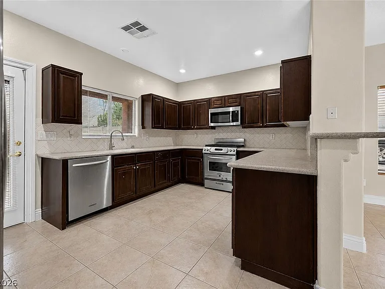 5099 Upper Falls Ct — Photo 4