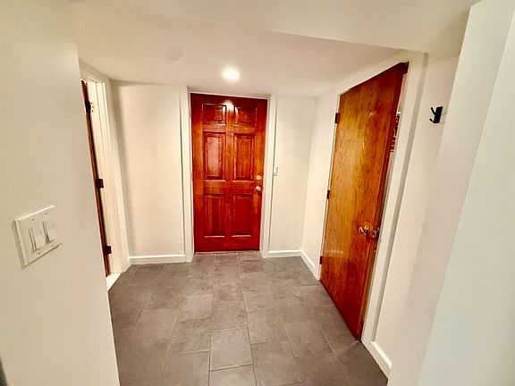 5th image of 7 Thacher Ct #B