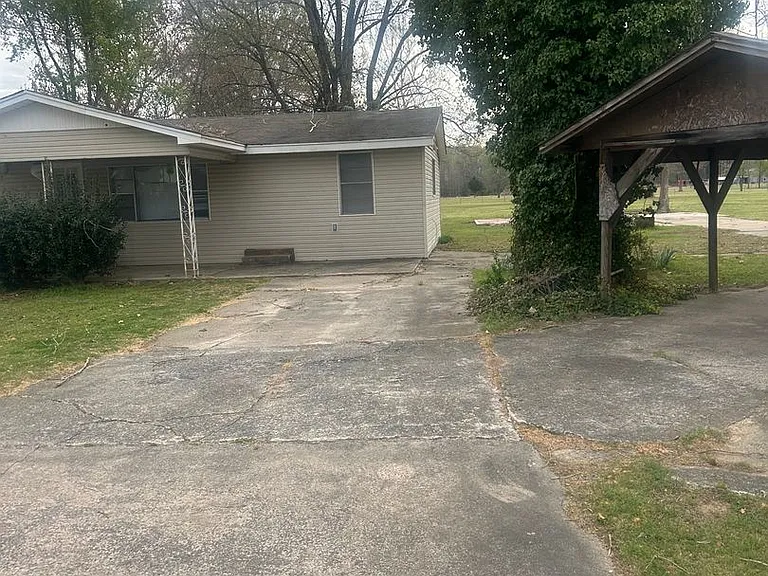 1105 Lingo Rd — Photo 1