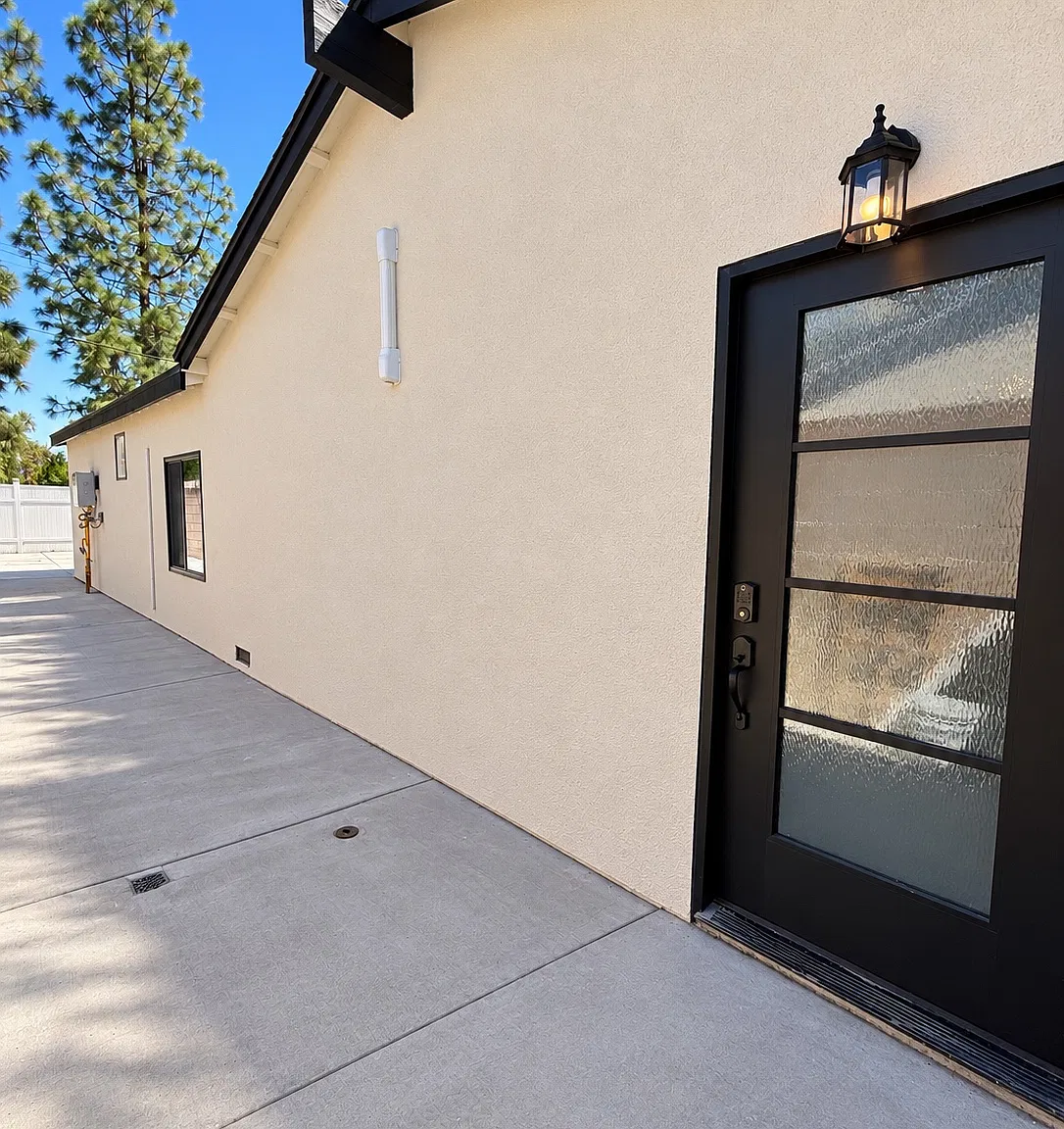 3 bed, 1000 sqft, $3,300 — Photo 1