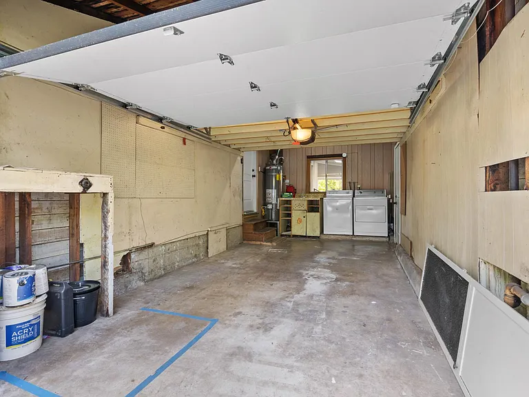 415 Bay Rd — Photo 35