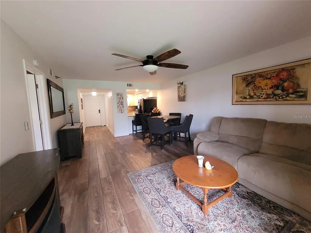 2 bed, 2.0 bath, 894 sqft, $1,700 — Photo 3