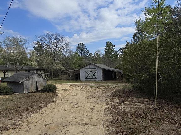 3rd image of 916 Windsor Rd