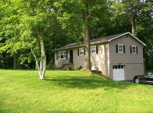 12 Guerney Dr, Hyde Park, NY 12538