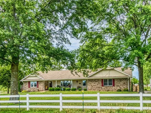 421 Fifteen P Rd, Clinton, MO 64735