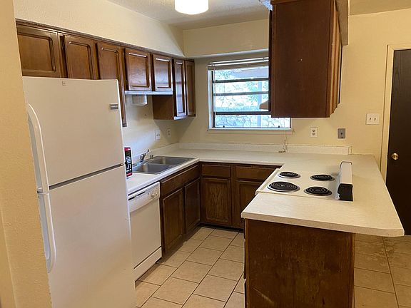 4th image of 2350 Saturn Cir