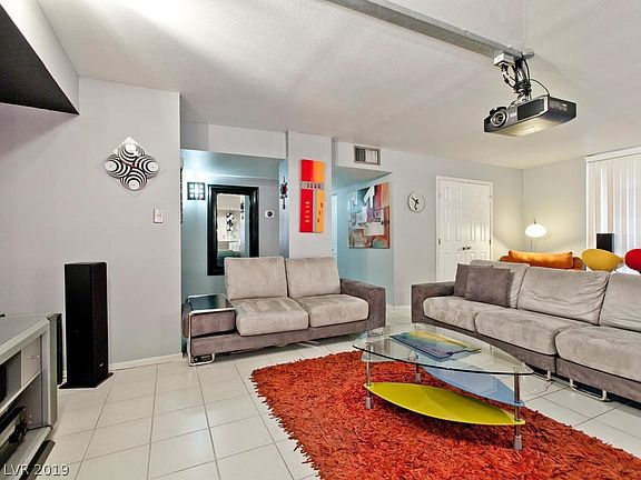 5th image of 3930 S Swenson St #402
