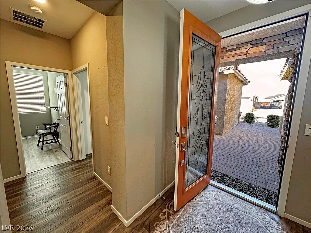 3 bed, 3.0 bath, 2317 sqft, $2,200 — Photo 3