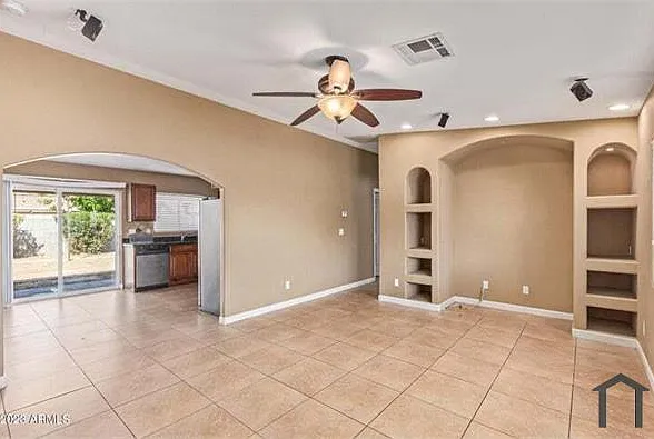 4 bed, 1850 sqft, $2,575 — Photo 3