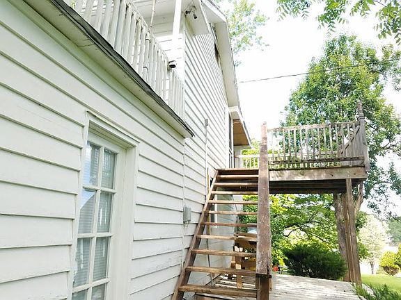 Steps to upper deck and second level