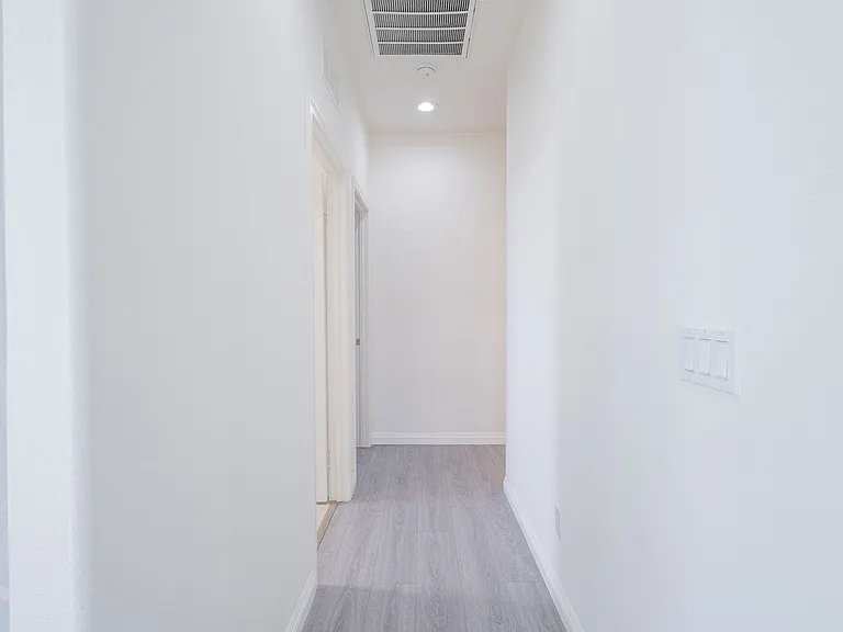 16220 Retreat Ct — Photo 43