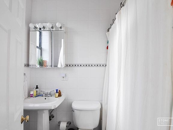 5th image of 200 W 90th St APT 15H