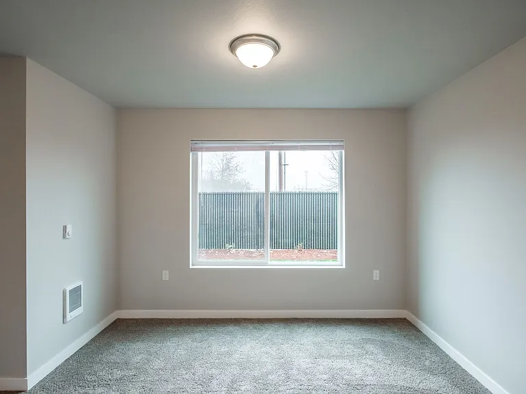 Evergreen Valley Apartments — Photo 11