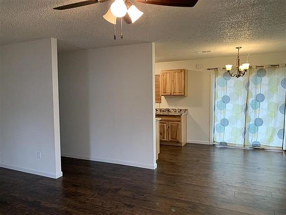 4th image of 711 Pebble Dr