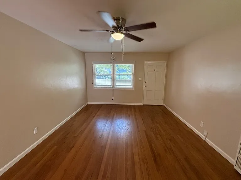 3109 Jarvis St — Photo 3