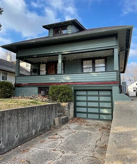 Tandem garage