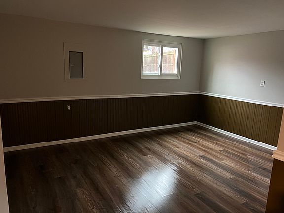 3rd image of 167 Nutwood Ct