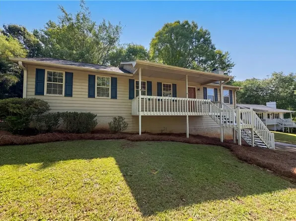 76 Lost Meadows Dr, Dallas, GA 30157