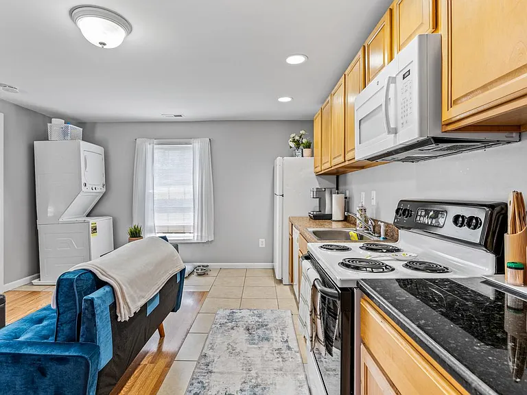 915 Lafayette Blvd #B — Photo 10
