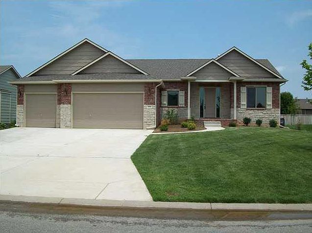 1st image of 520 Stone Lake Dr