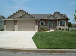 520 Stone Lake Dr, Augusta, KS 67010