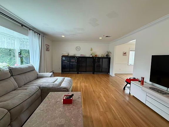 4th image of 2817 Clubhouse Rd