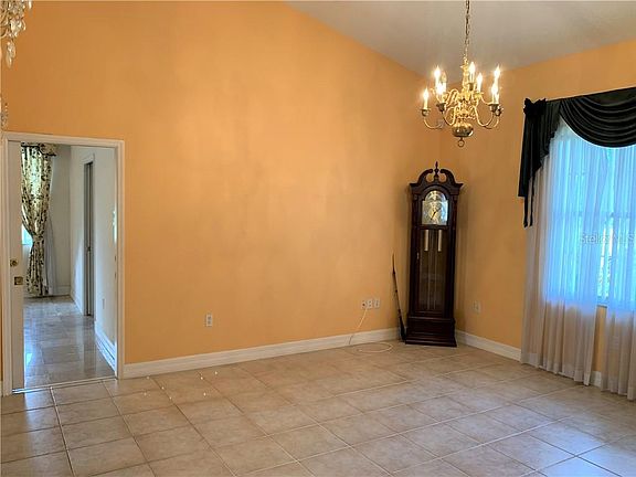 3rd image of 317 Persimmon Dr