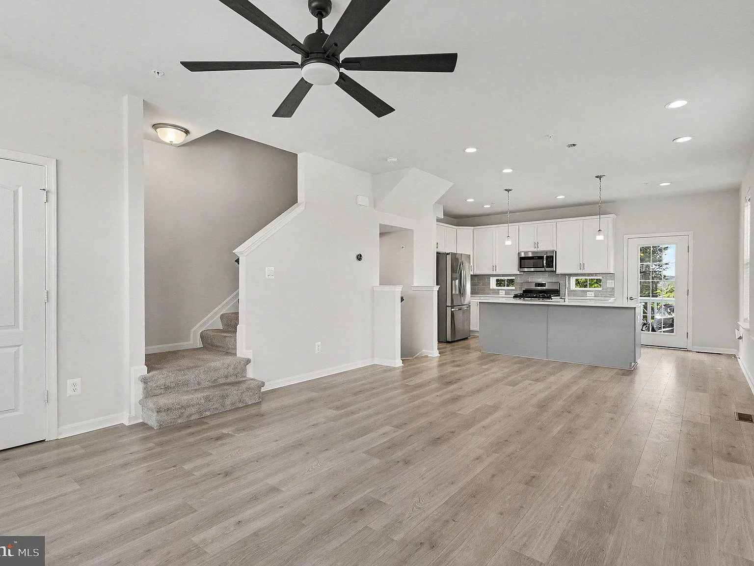 2 bed, 2.5 bath, 1473 sqft, $2,700 — Photo 4
