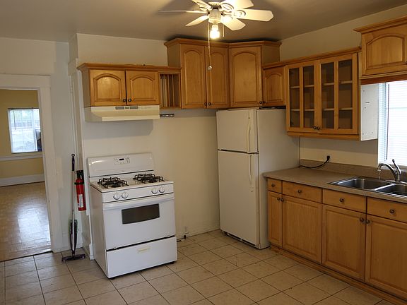 5th image of 33507 Railroad Ave