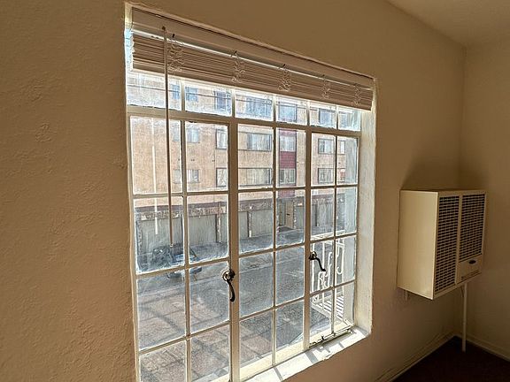 3rd image of 2501 Ivy Dr APT 18