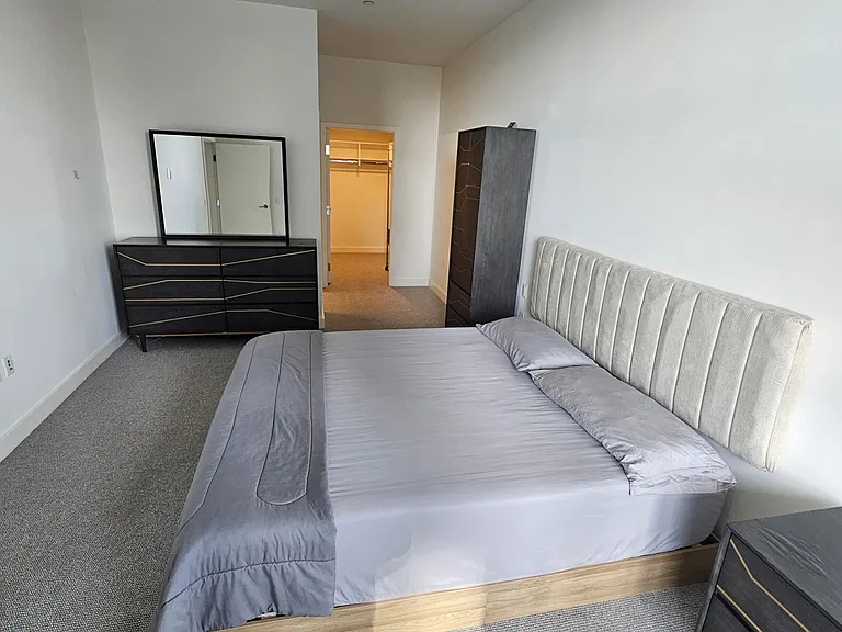Large Primary BR w/lots of wardrobe and dresser space
