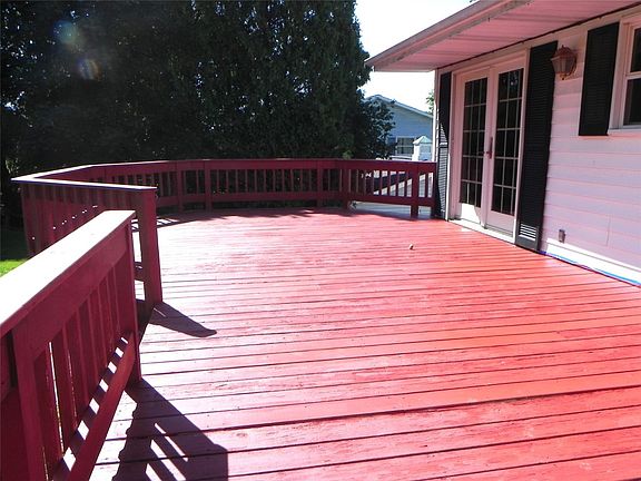 4th image of 333 Ross Dr