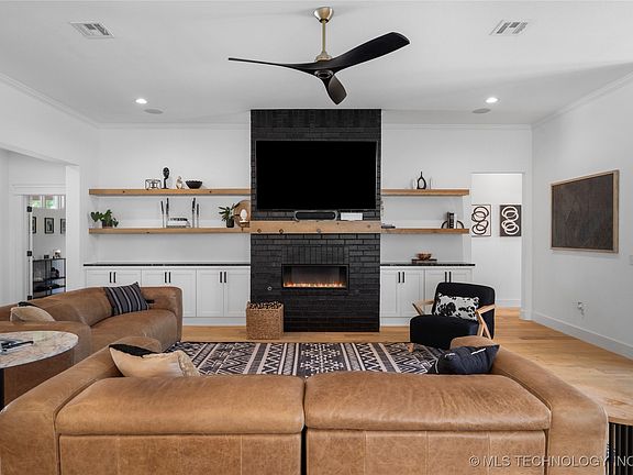 4th image of 7408 E College St
