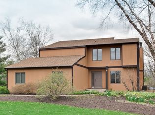 18 Sequoia Rd, Hawthorn Woods, IL 60047