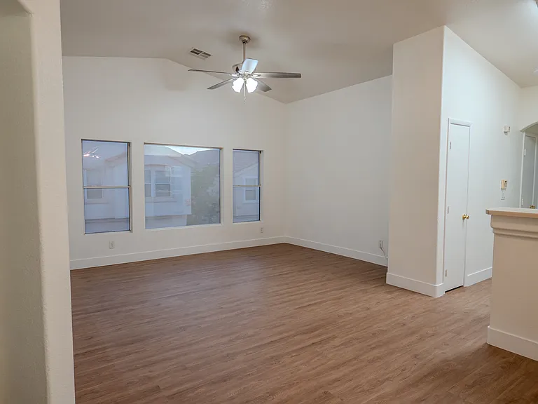 2566 Velez Valley Way — Photo 2