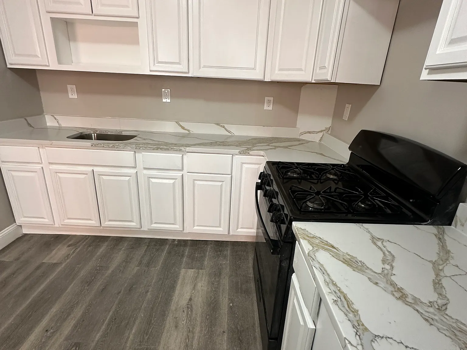 3 bed, 850 sqft, $1,549 — Photo 2