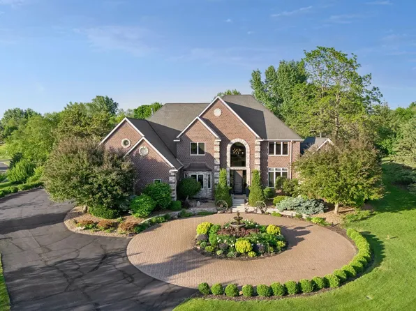 8964 Almquist Way, Inver Grove Heights, MN 55077