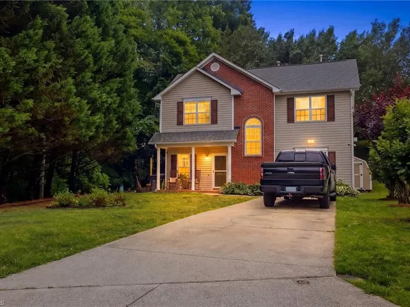 3825 Poplar Valley Ln, Winston Salem, NC 27127