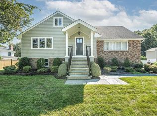 11 Theresa Ln, Harrison, NY 10528