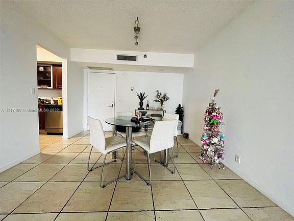 3rd image of 3300 NE 191st St APT 1009