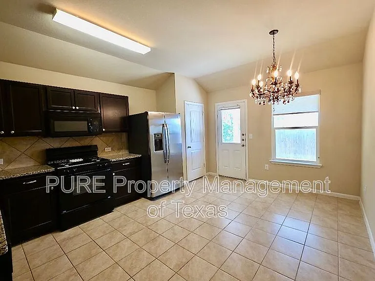433 Moulins Ln — Photo 7