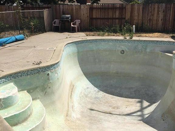 2nd image of 886 Sanford Ct