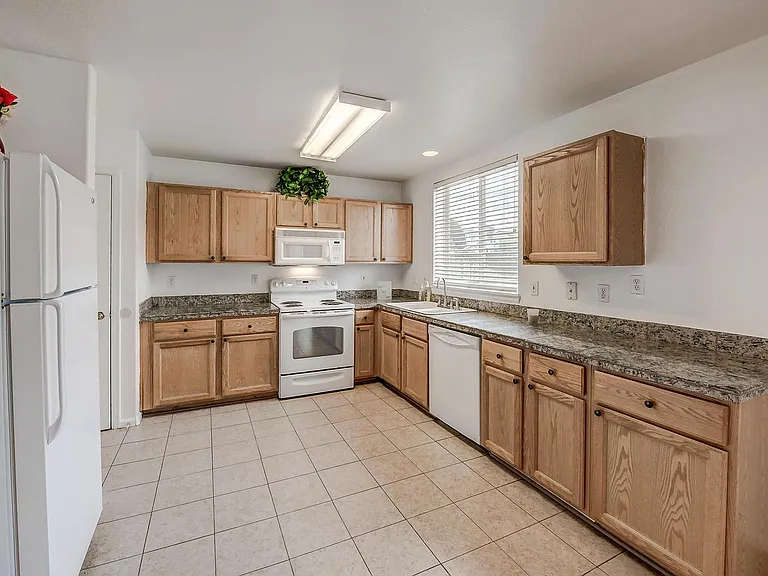 9741 Saybrook St — Photo 13