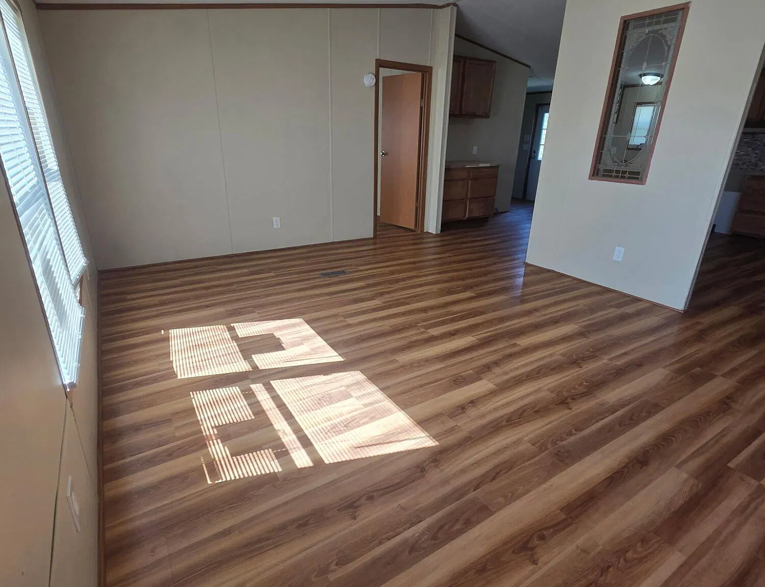 4 bed, 2.0 bath, 1980 sqft, $1,000 — Photo 4