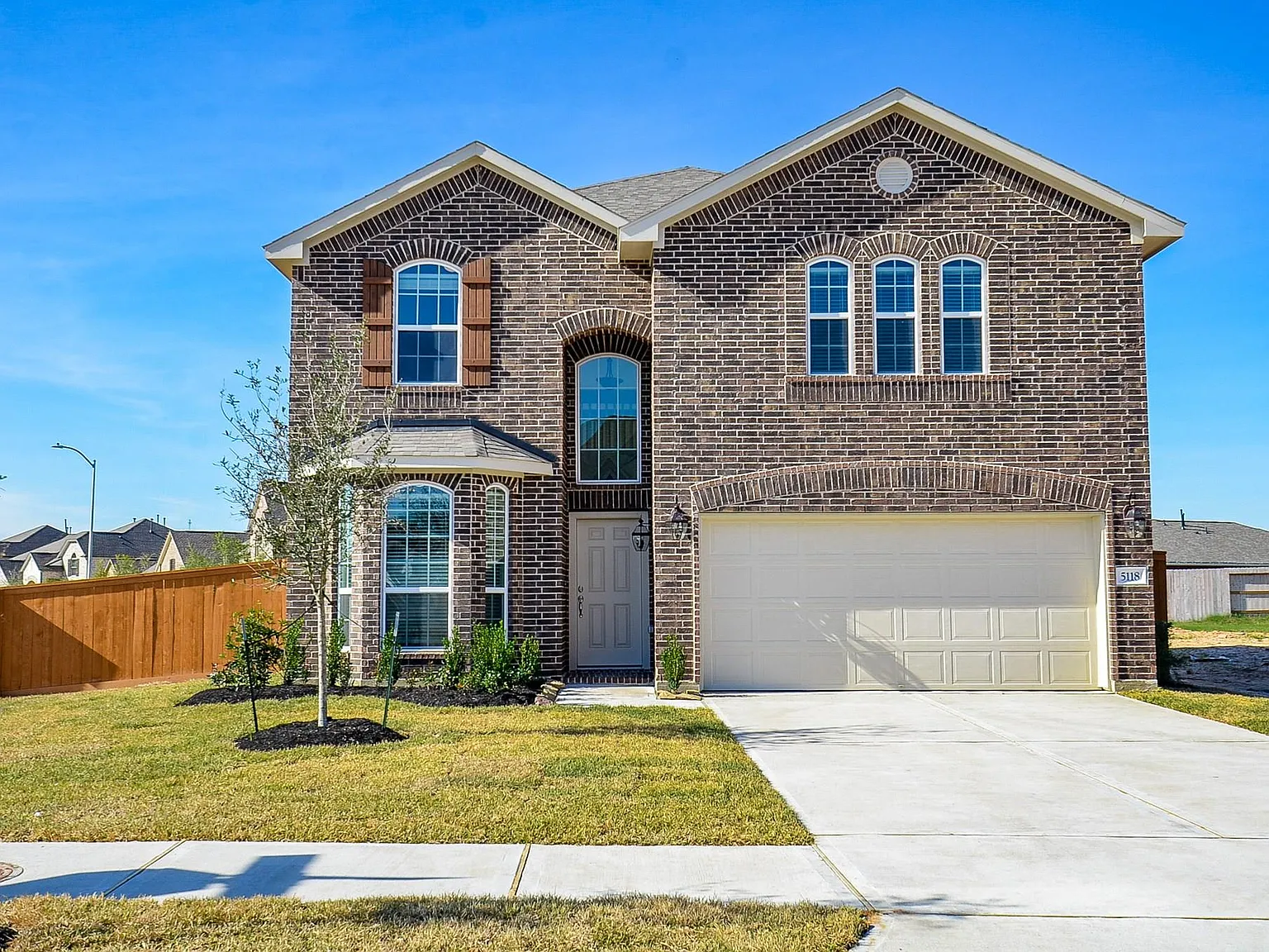 4 bed, 2.5 bath, 2541 sqft, $2,675 — Photo 1