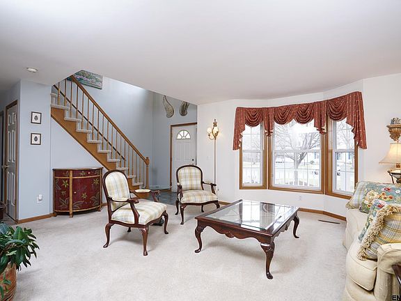 3rd image of 44 Archer Dr