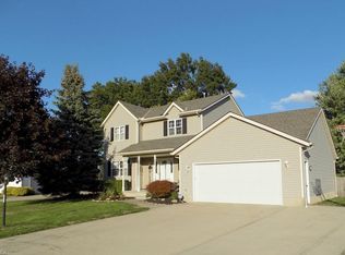 525 McIntosh Ln, Amherst, OH 44001