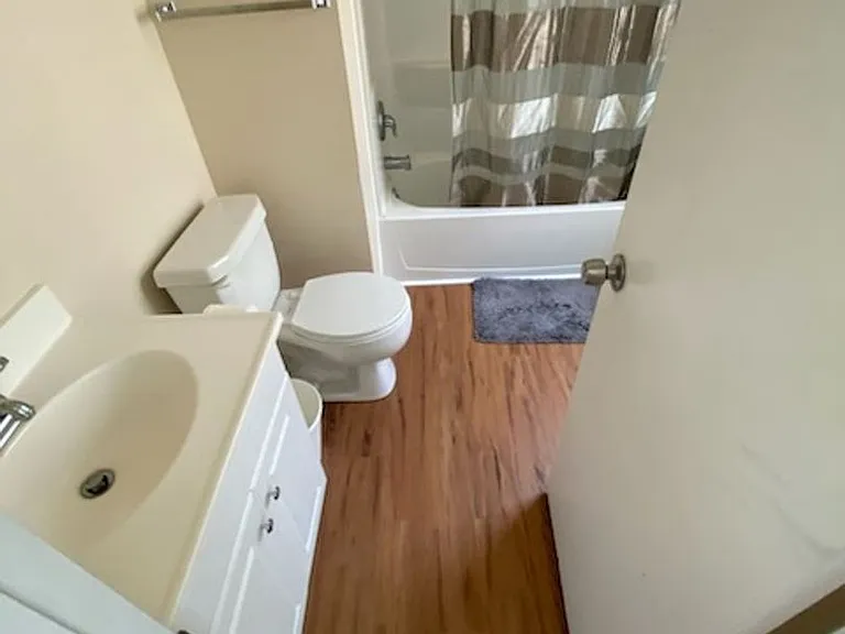 Wellesley - 2804 — Photo 25
