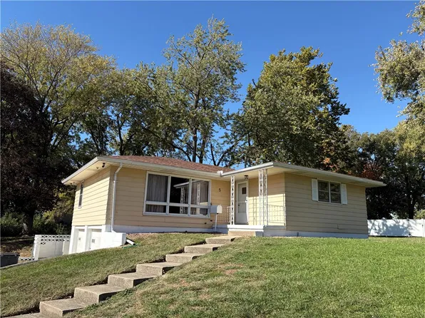 5 Woodland Dr, Forsyth, IL 62535